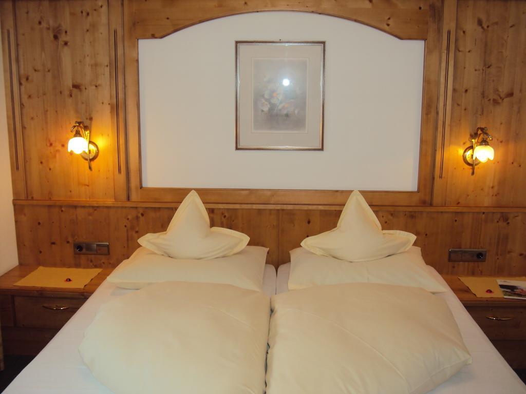 Residence Krone Schenna Pokój zdjęcie